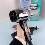 مجفف شعر VGR احترافي V-465 – قوة 2400 واط (أداء فعال)، 3 إعدادات حرارة، سرعتين، زر هواء بارد، تصميم معدني أسود أنيق