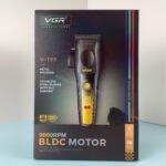 ماكينة حلاقة VGR V-195 الاحترافية بمحرك BLDC – شفرات DLC، 8 أمشاط معدنية، شاشة LED ذكية، بطارية 250 دقيقة