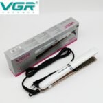 مكواة فرد الشعر VGR V-522 الاحترافية – بألواح سيراميك تورمالين (10.3×2.5 سم)، درجات حرارة قابلة للتعديل 300-450°F، شاشة LED، سلك دوار 360°، تصميم أبيض أنيق