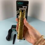 ماكينة حلاقة VGR احترافية لاسلكية VL-097 – بطارية 400 دقيقة، شفرات ستانلس ستيل، شاشة LED، وضع تربو، 3 أمشاط توجيه